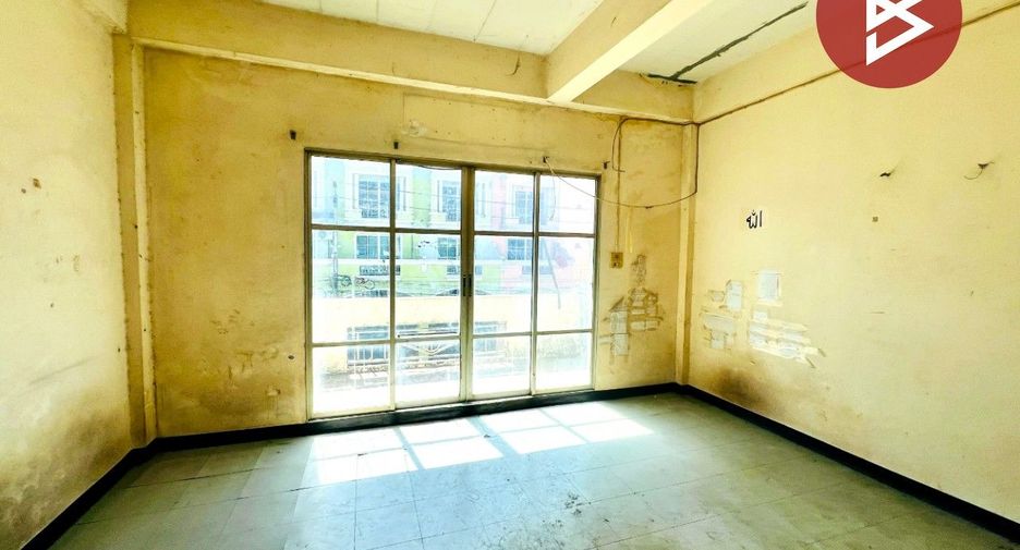 For sale 5 bedrooms retail Space in Lat Krabang, Bangkok