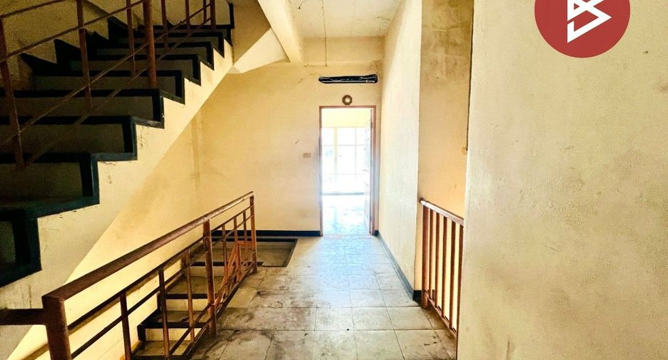 For sale 5 bedrooms retail Space in Lat Krabang, Bangkok