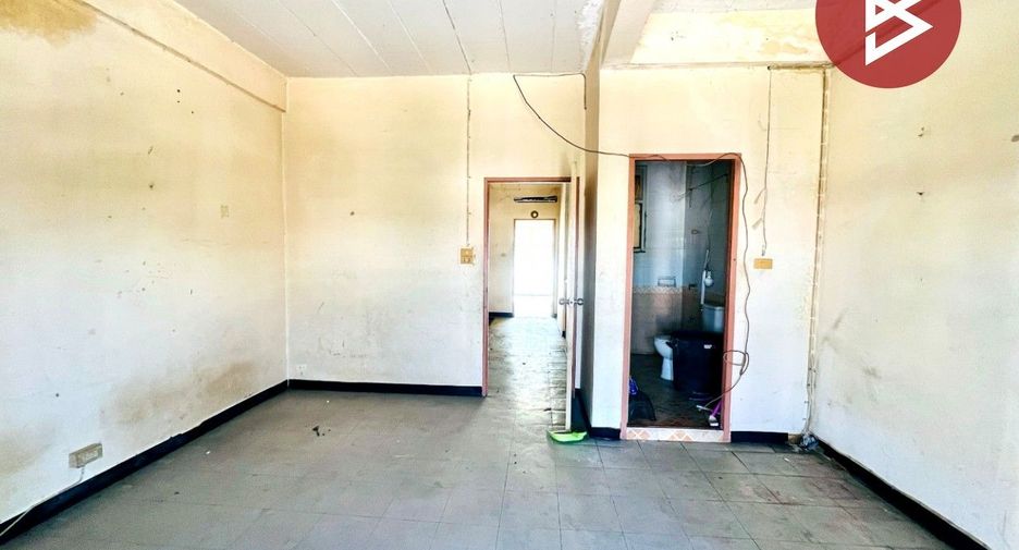 For sale 5 bedrooms retail Space in Lat Krabang, Bangkok