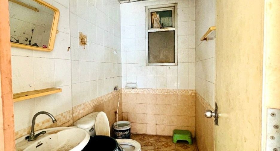 For sale 5 bedrooms retail Space in Lat Krabang, Bangkok