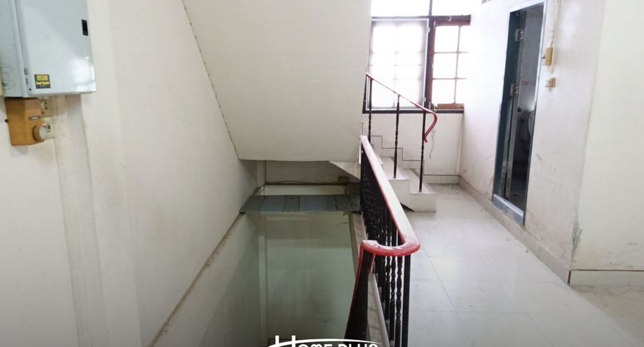For sale 3 bedrooms retail Space in Bang Khun Thian, Bangkok