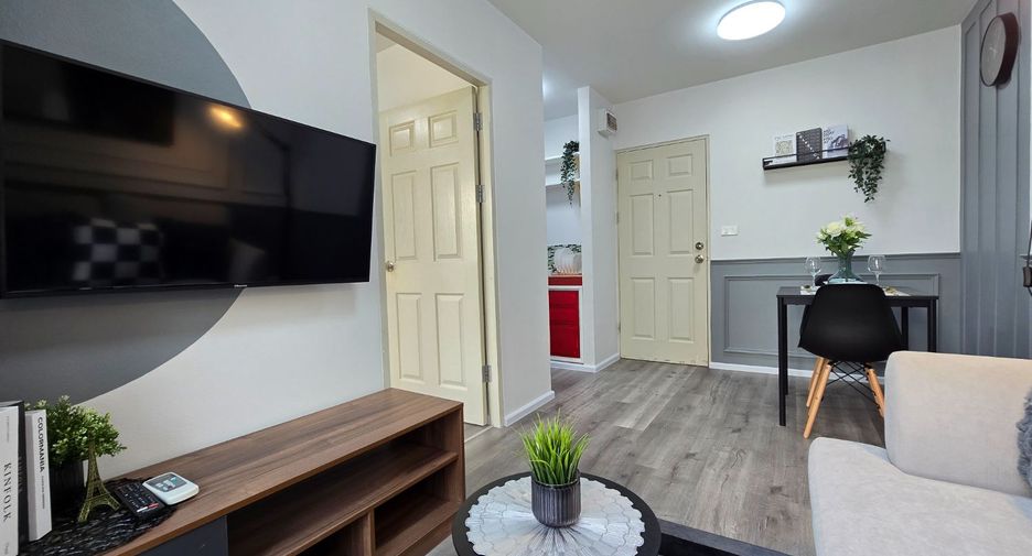For sale 1 bed condo in Saphan Sung, Bangkok