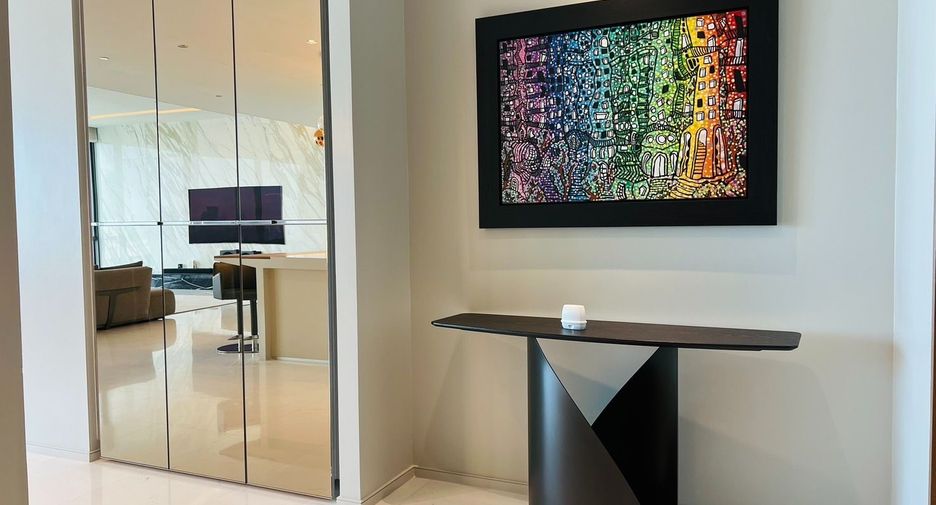 For rent and for sale 4 bedrooms condo in Pathum Wan, Bangkok