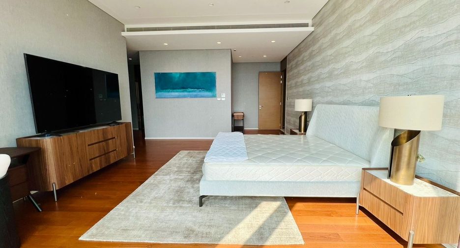 For rent and for sale 4 bedrooms condo in Pathum Wan, Bangkok