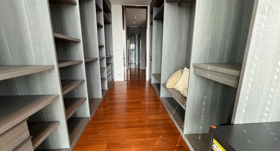 For rent and for sale 4 bedrooms condo in Pathum Wan, Bangkok