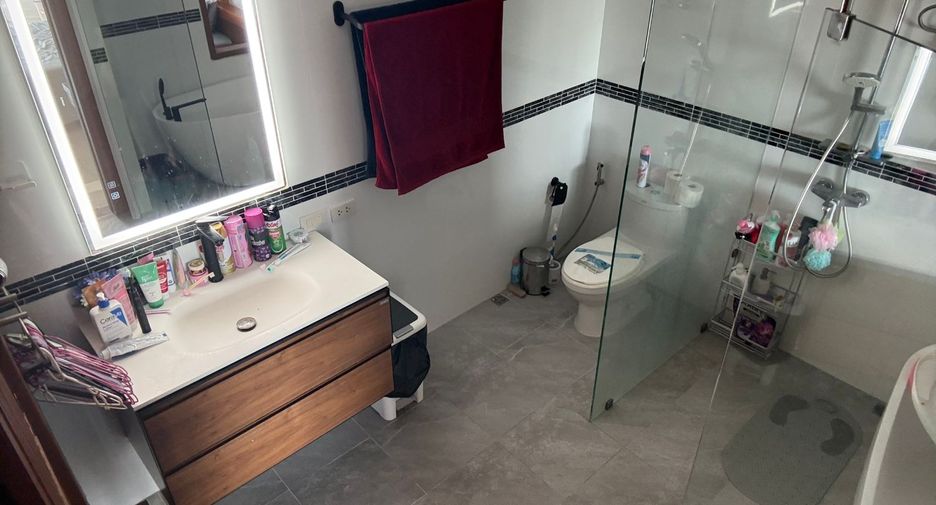 For sale 3 bedrooms condo in Bang Lamung, Chonburi