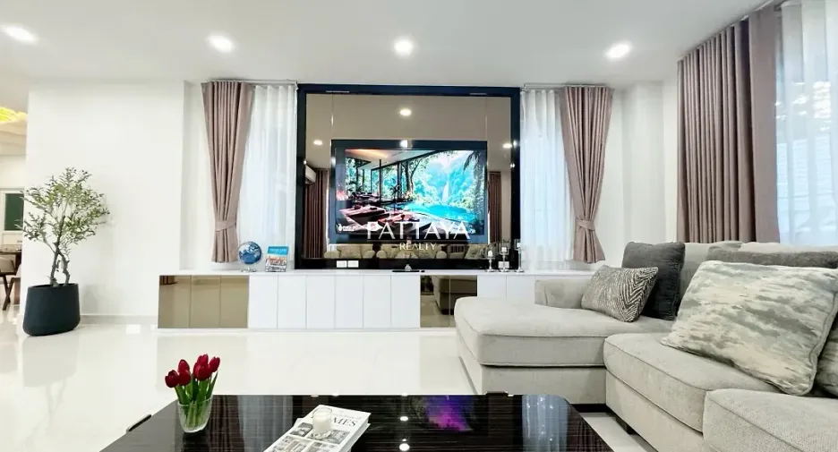 For rent and for sale 4 bedrooms house in Bang Lamung, Chonburi