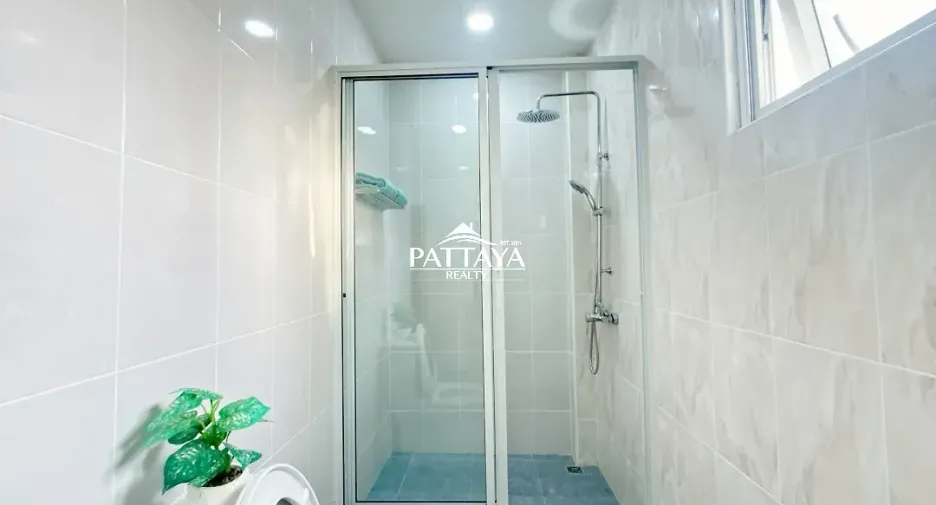 For rent and for sale 4 bedrooms house in Bang Lamung, Chonburi