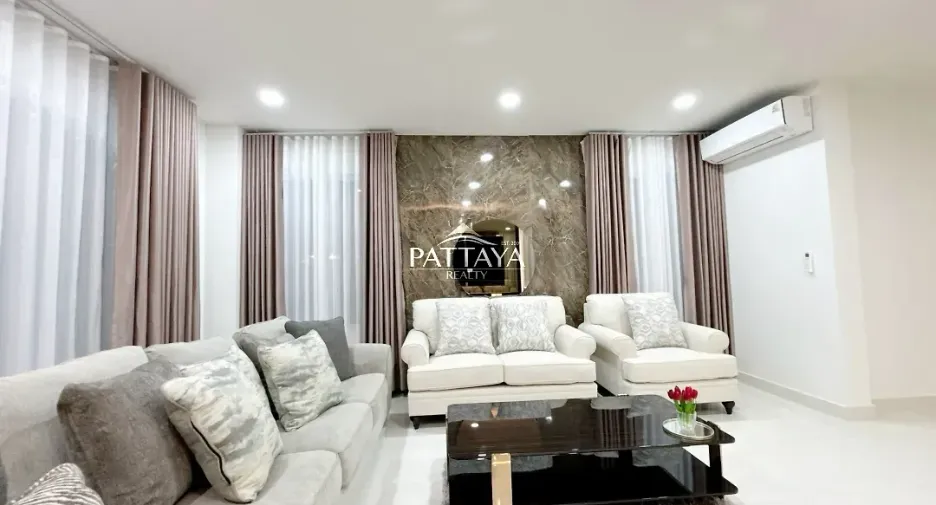 For rent and for sale 4 bedrooms house in Bang Lamung, Chonburi