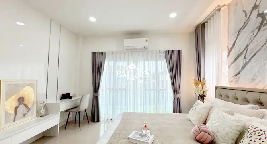 For rent and for sale 4 bedrooms house in Bang Lamung, Chonburi