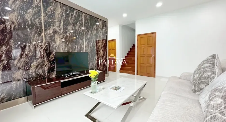 For rent and for sale 4 bedrooms house in Bang Lamung, Chonburi