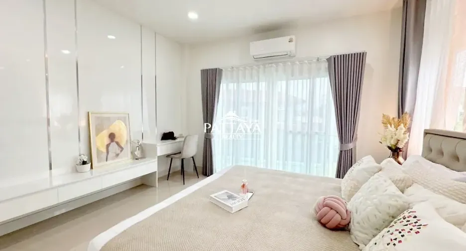 For rent and for sale 4 bedrooms house in Bang Lamung, Chonburi
