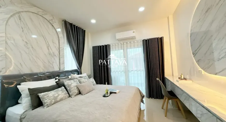 For rent and for sale 4 bedrooms house in Bang Lamung, Chonburi