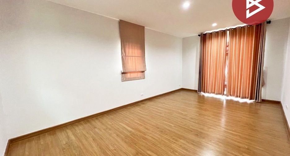出售 4 卧室 独立屋 在 Nakhon Chai Si, Nakhon Pathom