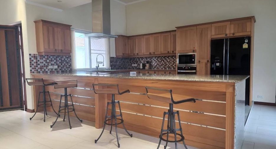 For rent and for sale 5 bedrooms house in Bang Lamung, Chonburi