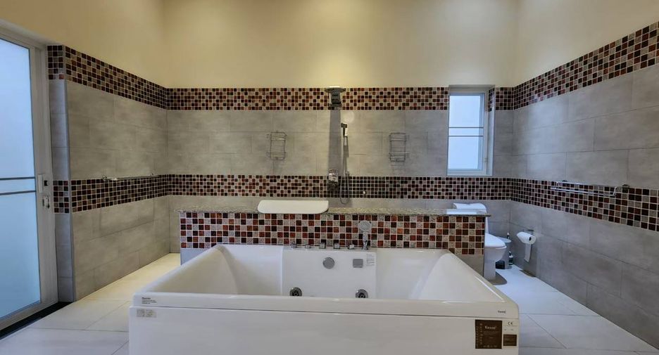 For rent and for sale 5 bedrooms house in Bang Lamung, Chonburi