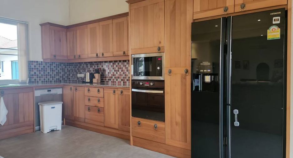 For rent and for sale 5 bedrooms house in Bang Lamung, Chonburi