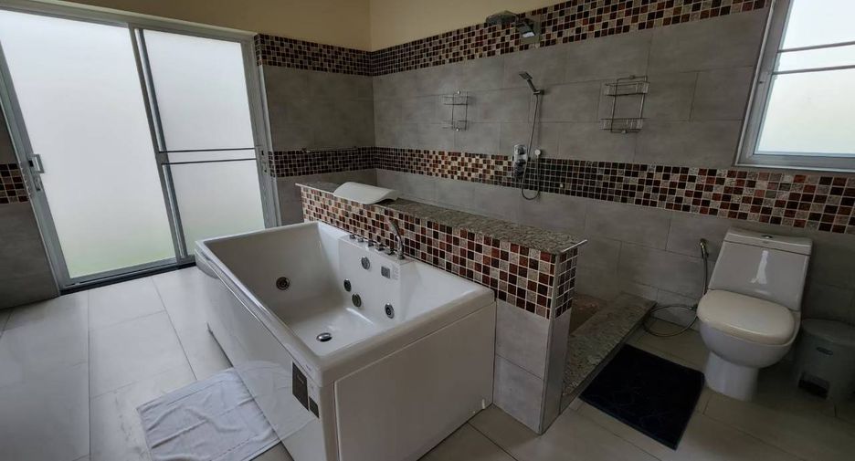 For rent and for sale 5 bedrooms house in Bang Lamung, Chonburi