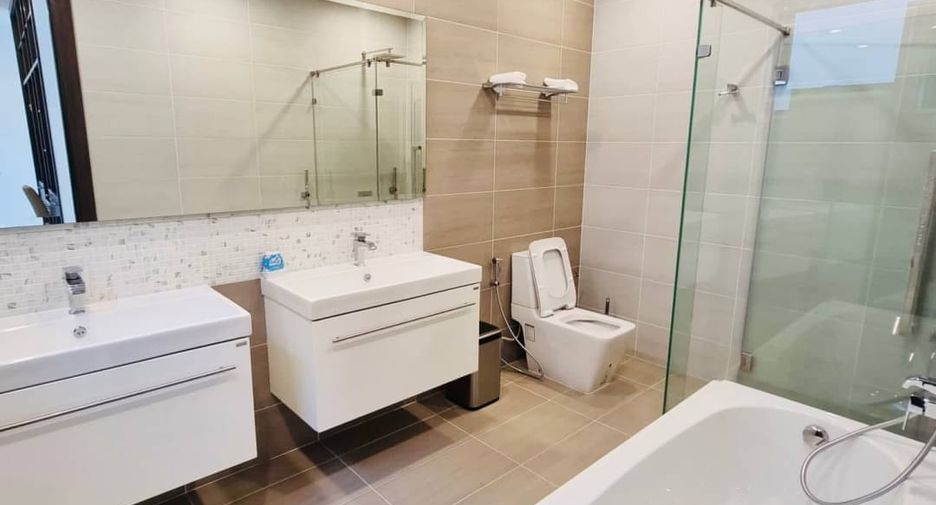 For rent and for sale 3 bedrooms house in Bang Lamung, Chonburi