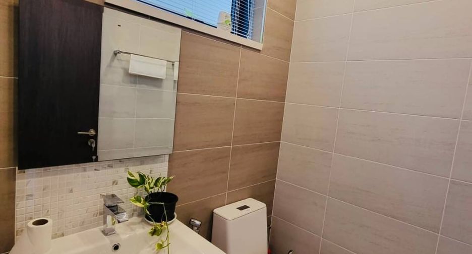 For rent and for sale 3 bedrooms house in Bang Lamung, Chonburi
