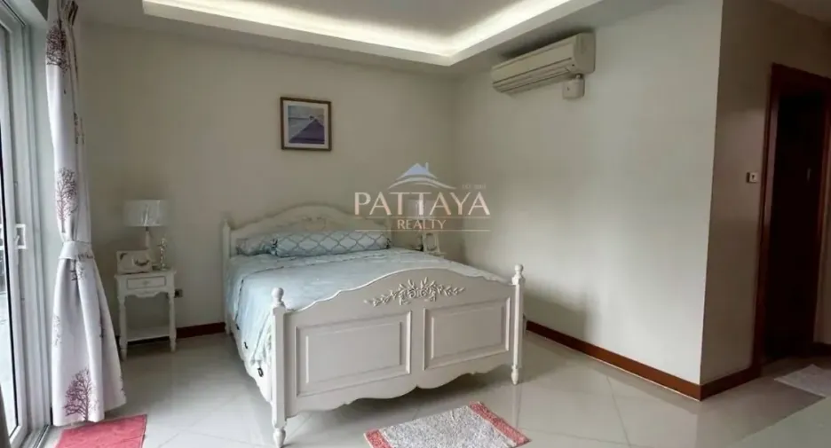 Casa en alquiler de 3 habitaciones en Bang Lamung, Chonburi