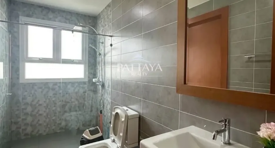Casa en alquiler de 3 habitaciones en Bang Lamung, Chonburi