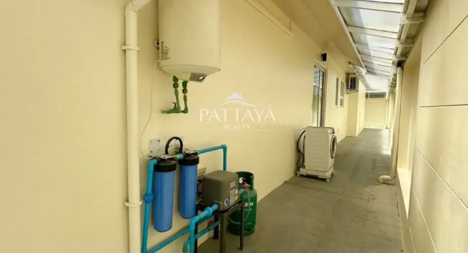 Casa en alquiler de 3 habitaciones en Bang Lamung, Chonburi