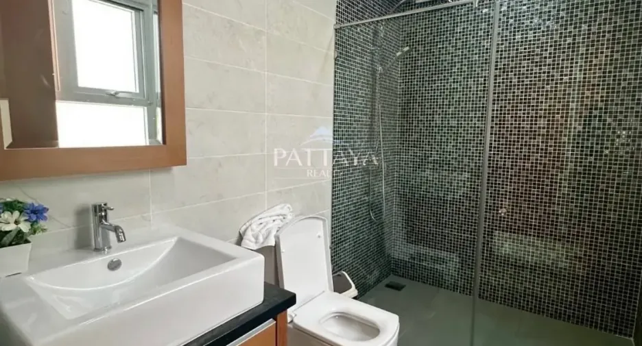 Casa en alquiler de 3 habitaciones en Bang Lamung, Chonburi