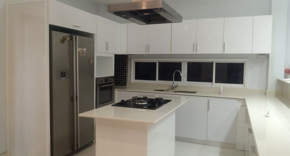 For rent and for sale 3 bedrooms villa in Bang Lamung, Chonburi