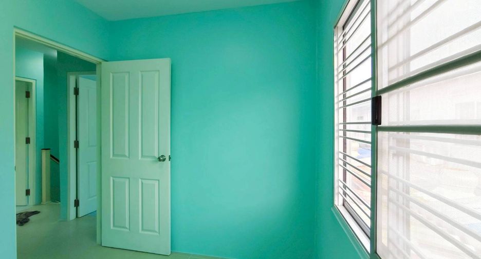 For sale 3 bedrooms townhouse in Mueang Samut Prakan, Samut Prakan