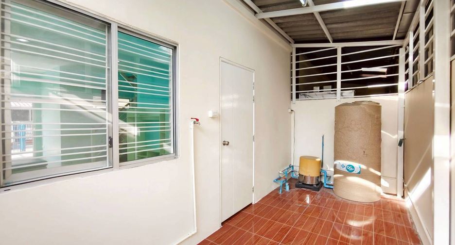 For sale 3 bedrooms townhouse in Mueang Samut Prakan, Samut Prakan
