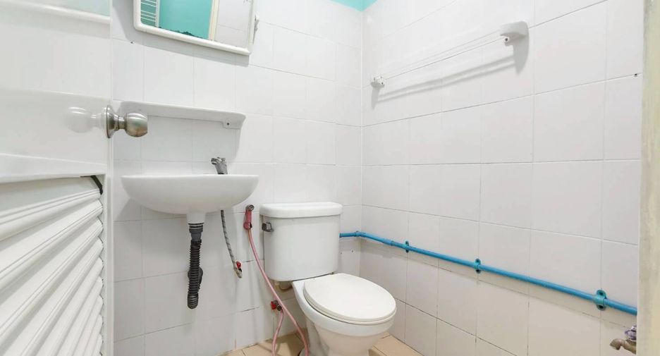 For sale 3 bedrooms townhouse in Mueang Samut Prakan, Samut Prakan