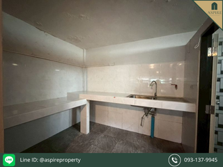 For sale 3 bedrooms townhouse in Huai Khwang, Bangkok