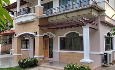 Casa en alquiler y en venta de 3 habitaciones en Lat Krabang, Bangkok