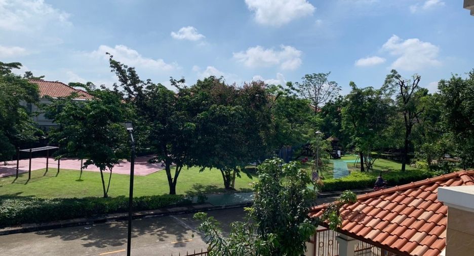 Casa en alquiler y en venta de 3 habitaciones en Lat Krabang, Bangkok