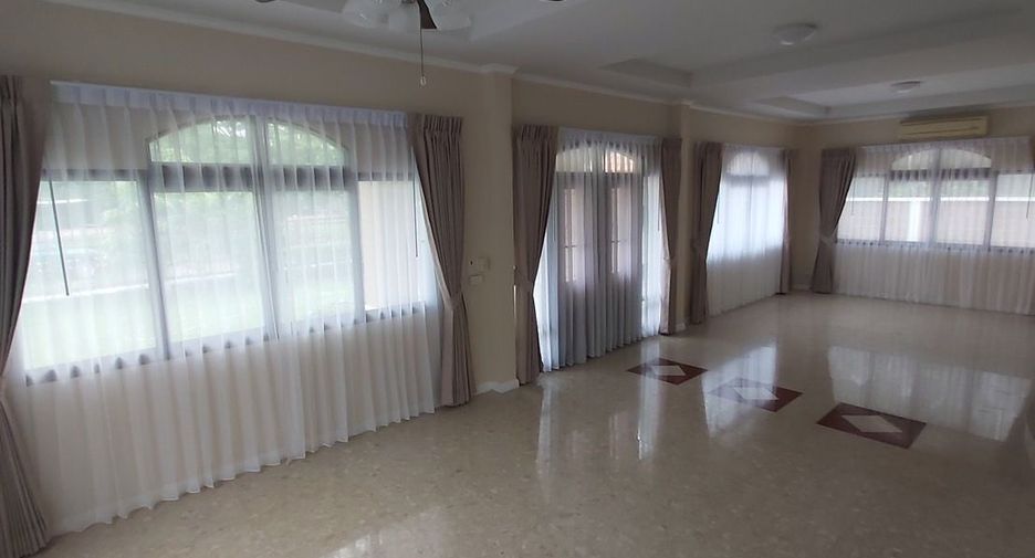 Casa en alquiler y en venta de 3 habitaciones en Lat Krabang, Bangkok