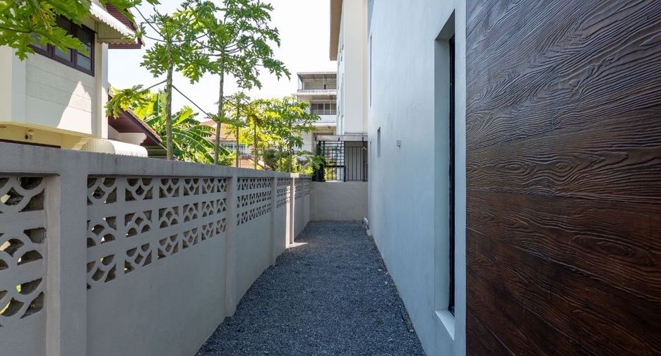 For sale 4 bedrooms office in Lat Phrao, Bangkok