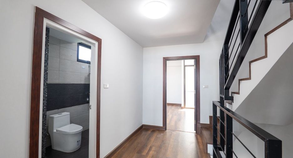 For sale 4 bedrooms office in Lat Phrao, Bangkok