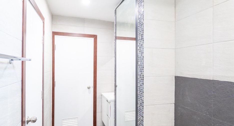 For sale 4 bedrooms office in Lat Phrao, Bangkok