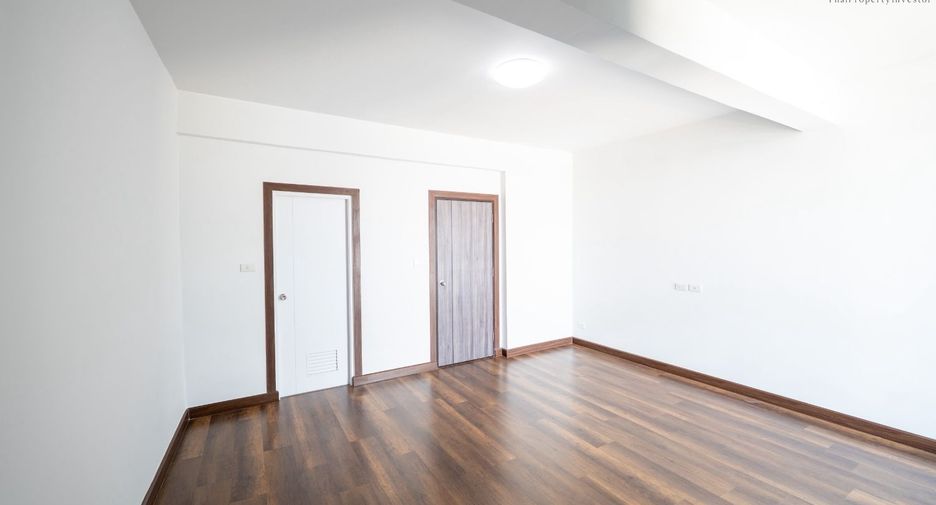 For sale 4 bedrooms office in Lat Phrao, Bangkok
