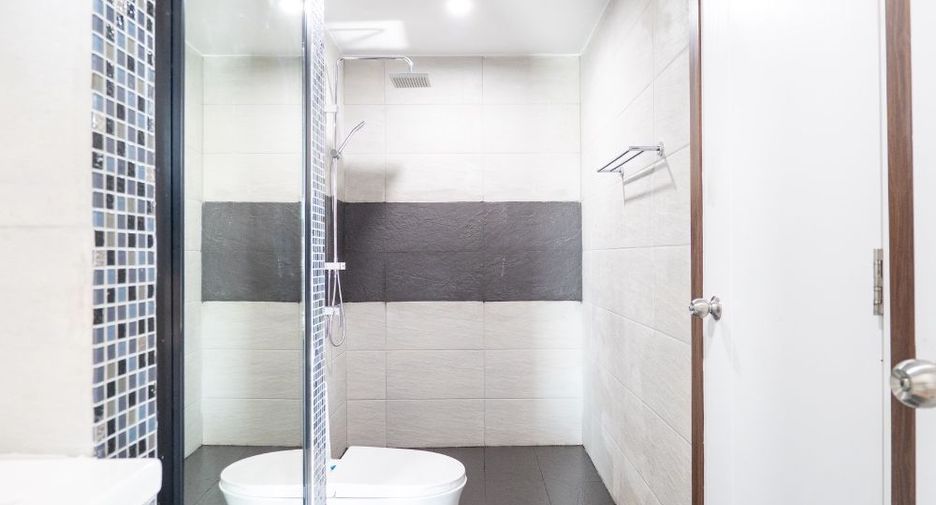 For sale 4 bedrooms office in Lat Phrao, Bangkok