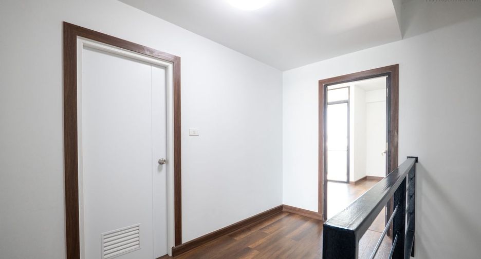 For sale 4 bedrooms office in Lat Phrao, Bangkok