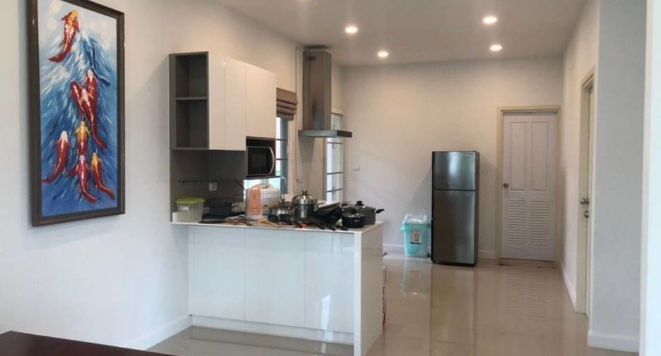 For rent 4 bedrooms house in San Kamphaeng, Chiang Mai