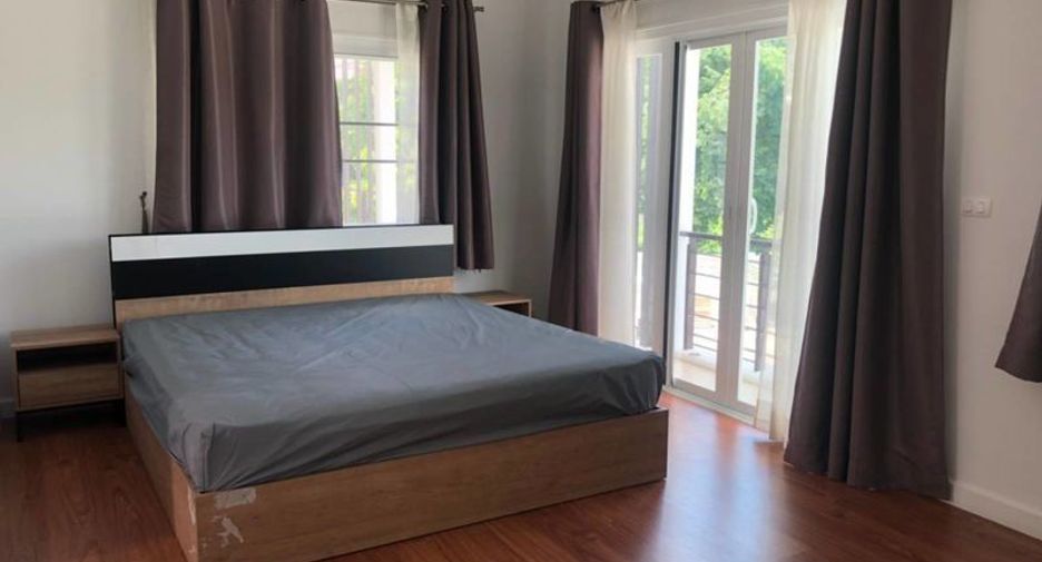 For rent 4 bedrooms house in San Kamphaeng, Chiang Mai