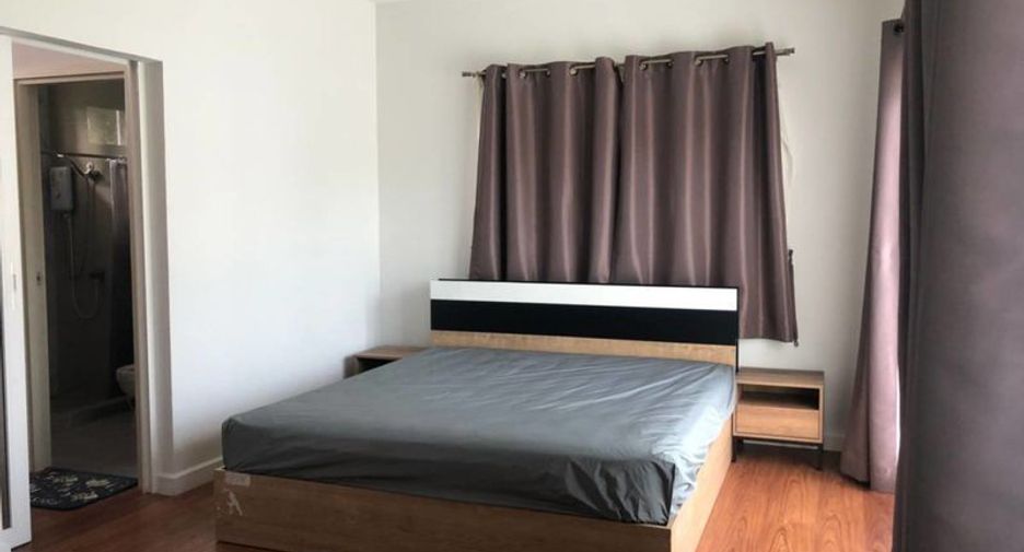 For rent 4 bedrooms house in San Kamphaeng, Chiang Mai