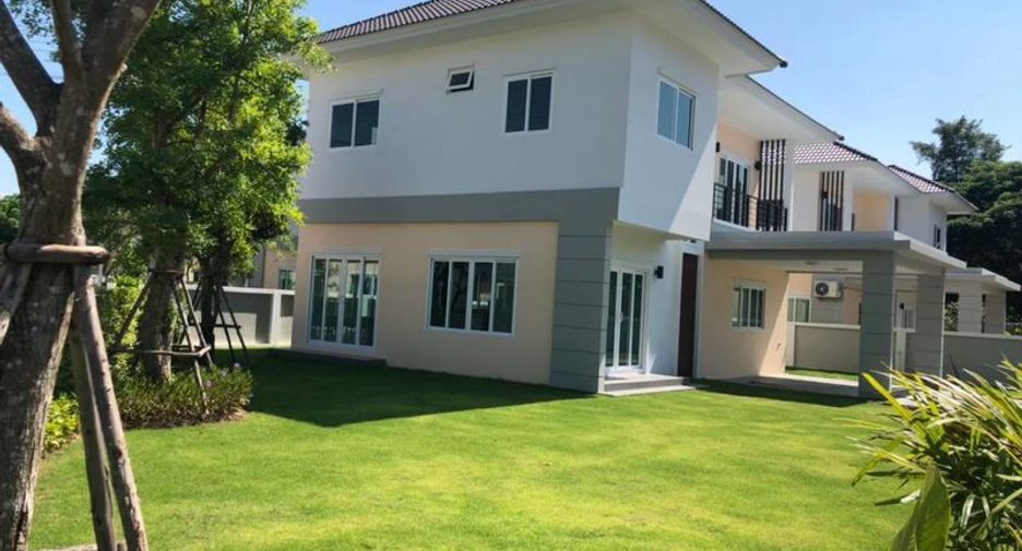 For rent 4 bedrooms house in San Kamphaeng, Chiang Mai