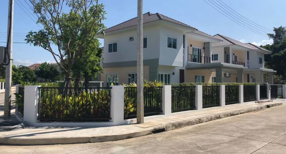 For rent 4 bedrooms house in San Kamphaeng, Chiang Mai