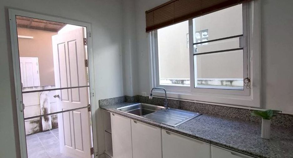 For rent 3 bedrooms house in Saraphi, Chiang Mai