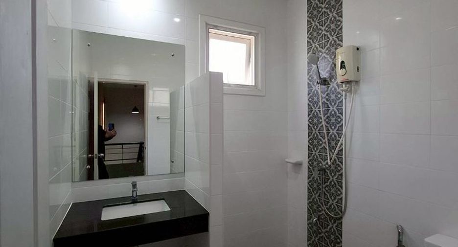 For rent 3 bedrooms house in Saraphi, Chiang Mai