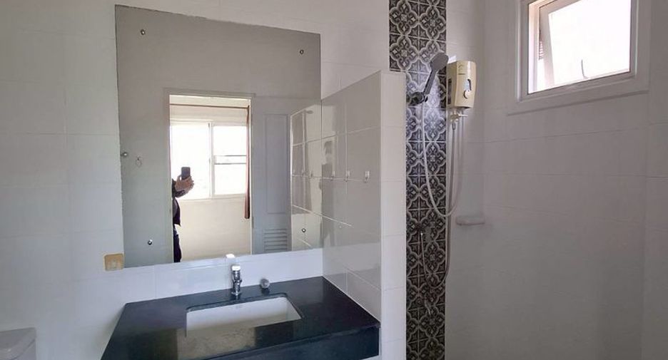For rent 3 bedrooms house in Saraphi, Chiang Mai